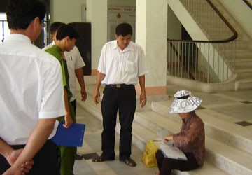 Quậy tòa để đòi gặp chánh án