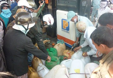 Doanh nghiệp xăng dầu gặp khó vì thiếu USD