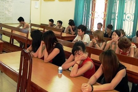 Bắt 30 đối tượng liên quan đến ổ mại dâm tại thị xã Tam Điệp