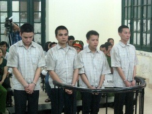 Nổ mìn cướp tiệm vàng ở Hà Nội: Anh nhận án tử, em chung thân