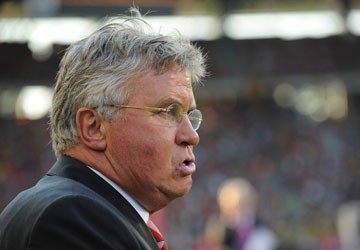 Guus Hiddink khuyên Abramovich ngừng sa thải các HLV
