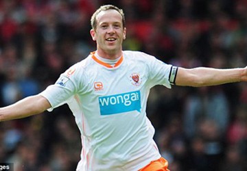 Liverpool sắp có Charlie Adam và Downing