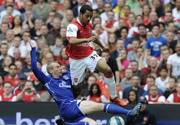 Đến lượt Walcott muốn rời Arsenal: “Cái chết” được báo trước