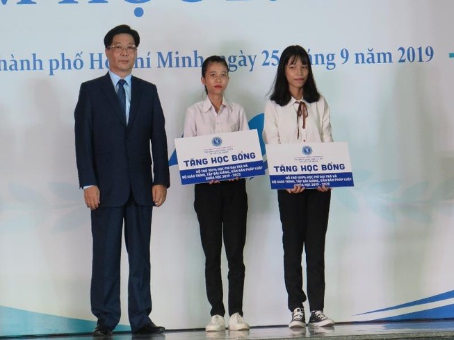 Nữ sinh ung thư được hỗ trợ 100% chi phí học tập và giáo trình