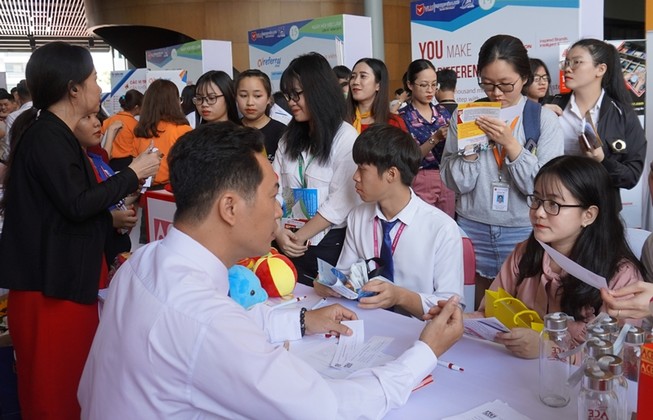 Doanh nghiệp đến tận trường đại học 'săn' sinh viên giỏi