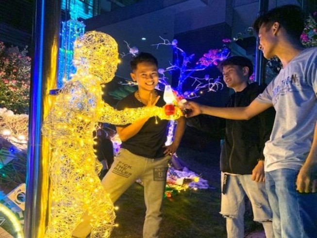 Thầy trò 'hô biến' rác thải thành mô hình công nghệ 4.0