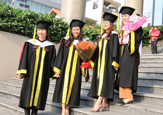 Doanh nghiệp 'săn' tân cử nhân với mức 2.000-3.000 USD/tháng