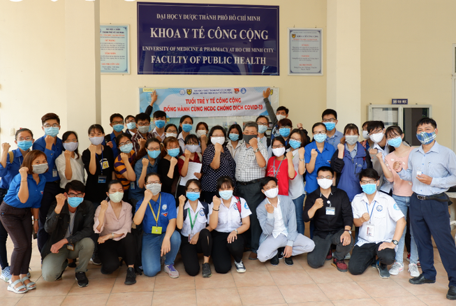 Hàng ngàn sinh viên y khoa ra quân phòng chống COVID-19