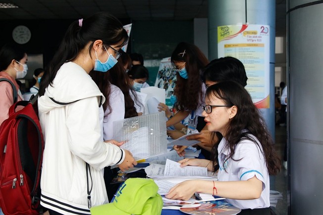 Trường ĐH tại TP.HCM cho sinh viên nghỉ Tết sớm vì COVID-19
