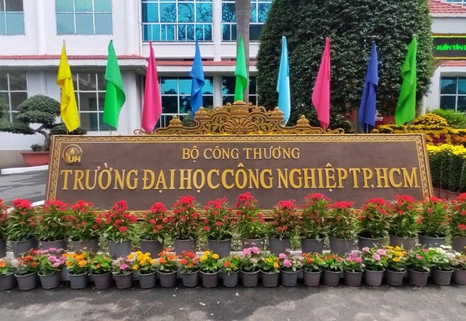 Sinh viên ĐH Công nghiệp TP.HCM sẽ học trực tuyến thêm 2 tuần