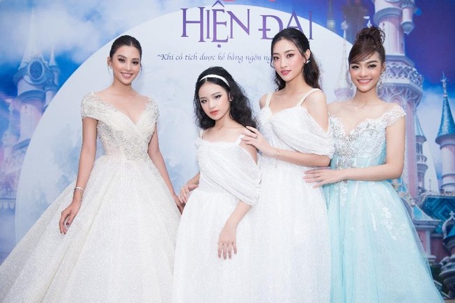 Hoa hậu Tiểu Vy, Lương Thuỳ Linh đọ catwalk trên sàn diễn