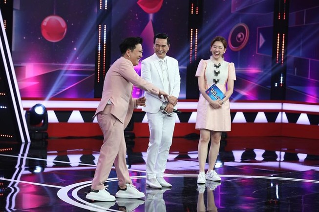 Nguyễn Hưng bất ngờ xuất hiện tại 'Siêu bất ngờ'