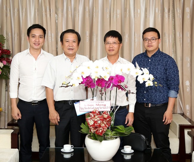 Nhiều đơn vị chúc mừng báo Pháp Luật TP.HCM nhân ngày báo chí
