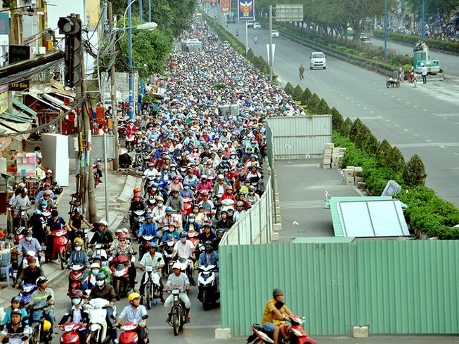 Đường Trường Chinh kẹt cứng do lô cốt ở ngã tư An Sương