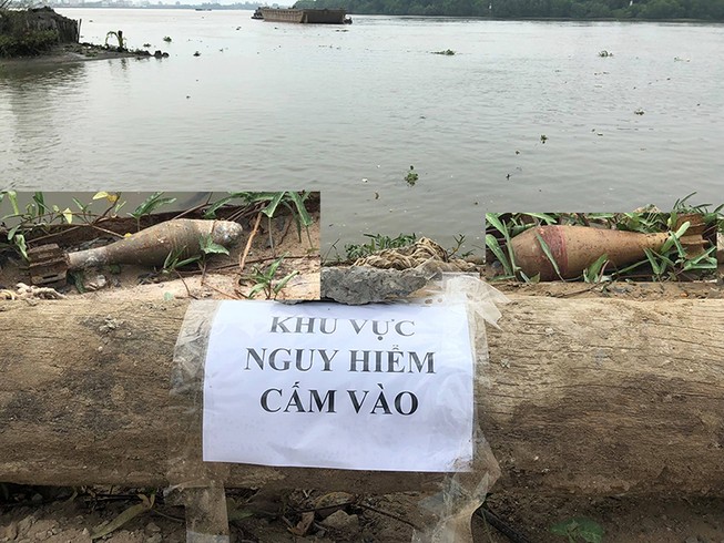 2 quả đạn cối còn nguyên kíp nổ ở ven sông Sài Gòn