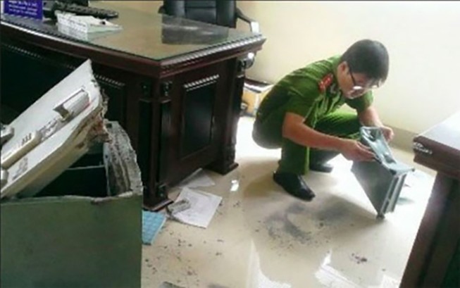 Trộm đột nhập công ty ở TP.HCM, bê két sắt nặng 140 kg