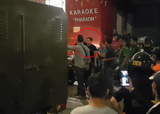 Rạng sáng, Phúc XO cùng dàn xe biển ngũ quý bị đưa về công an