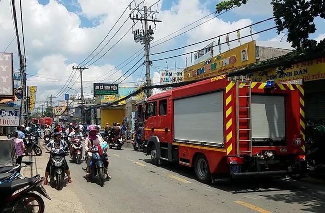 Bình Tân: Cháy gần điểm giữ trẻ, cả khu vực náo loạn