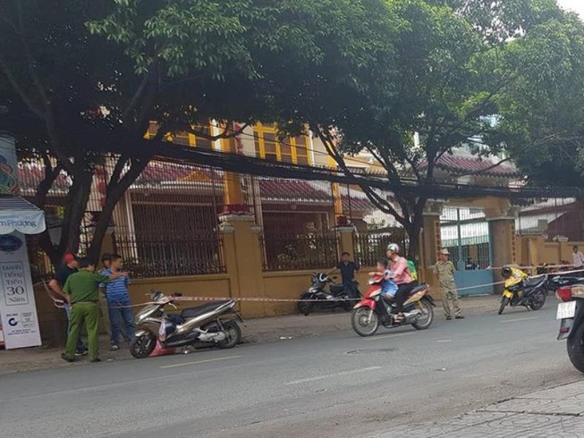 Khởi tố, bắt tạm giam hai cha con vụ chém lìa tay ở quận 3