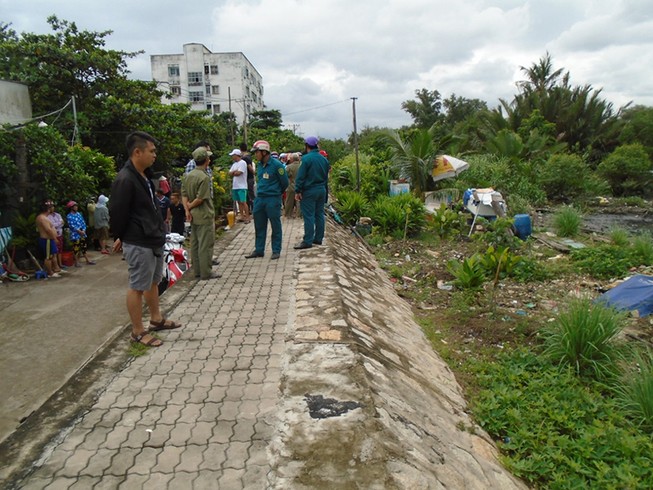 Trộm loa kẹo kéo, hai thanh niên nhảy kênh, một người chết