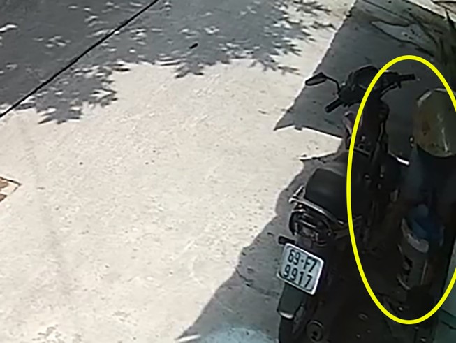 Bất ngờ bị ném 'bom bẩn' vào nhà sau khi lắp camera an ninh