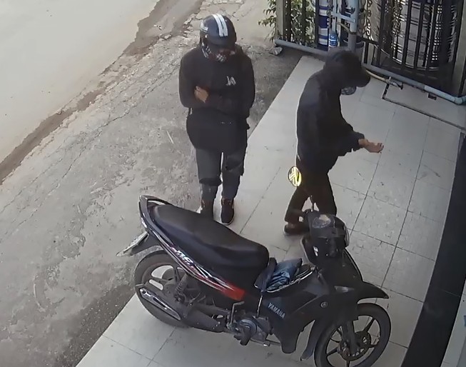 Hai tên cướp tiệm vàng ở Hóc Môn gây án như thế nào