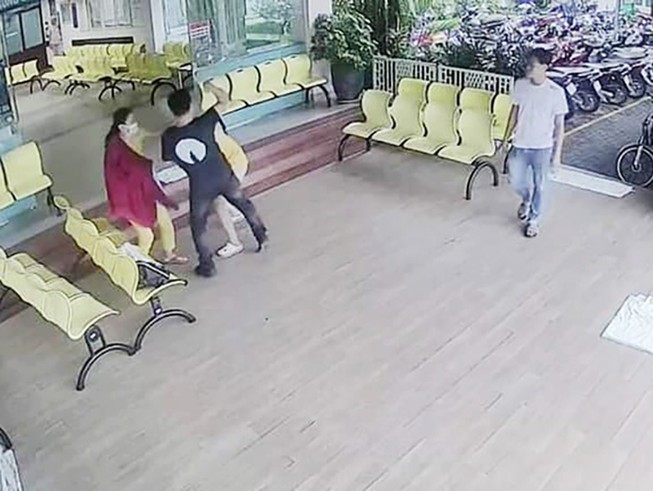 Tài xế xe ôm công nghệ hành hung phụ nữ ở bệnh viện phụ sản