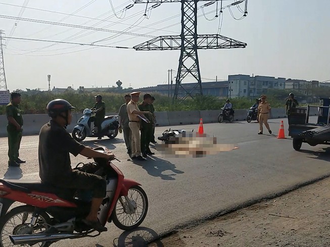 Đi tặng quà tết ở Bình Tân, 1 phụ nữ bị xe cán tử vong