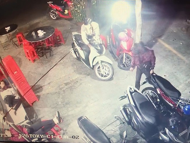 Nhà có tang, trộm vào cắt khóa lấy 2 xe máy ở quận 12