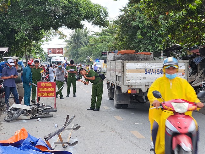 Tai nạn ở dốc cầu Ông Thìn, một người tử vong tại chỗ
