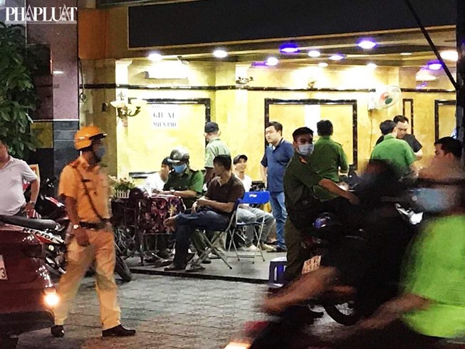 Gò Vấp: Nổ súng khi hỗn chiến ở quán karaoke