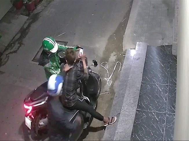 Từ vụ trộm, 2 kẻ cướp gí dao, cướp xe Vespa 1 năm trước bị bắt