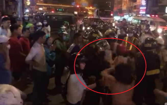 Cô gái đánh cảnh sát tại Hàng Xanh chỉ bị nhắc nhở
