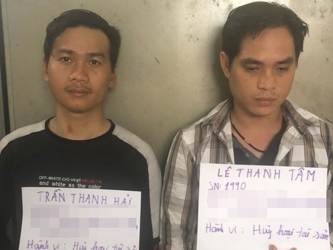 Thanh niên rủ bạn cầm búa đi đòi nợ cho bạn gái
