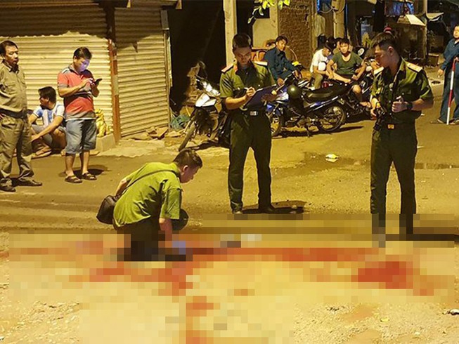 Mâu thuẫn nợ nần, đâm chết bạn tình đồng tính
