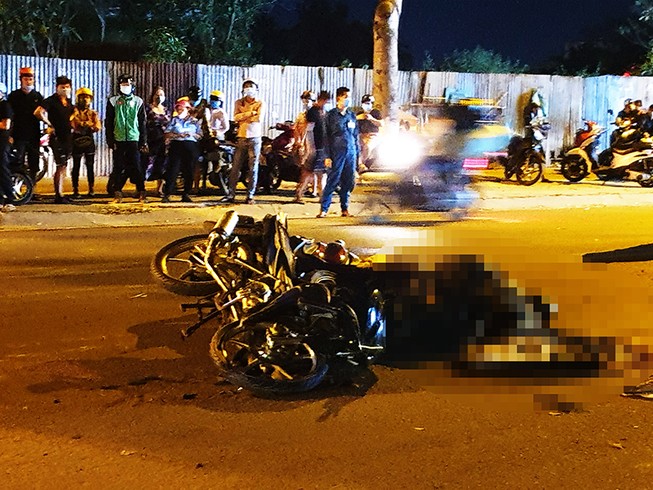 Bình Tân: Xe Exciter tông SH, người đàn ông chết tại chỗ
