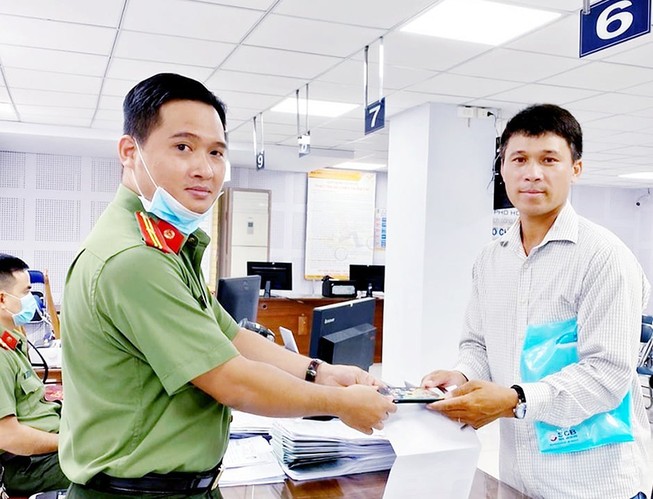 Quên iPhone ở Phòng Quản lý xuất nhập cảnh được trả nhanh