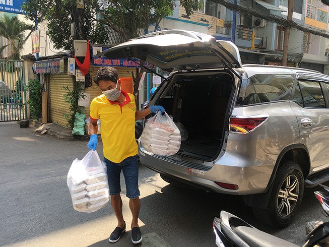 Những câu chuyện đẹp thời dịch COVID-19 ở chung cư Hòa Bình