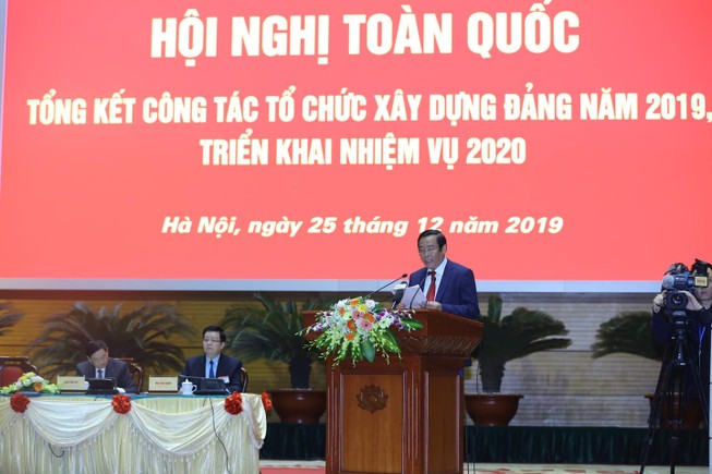 Phó trưởng ban Tổ chức Trung ương Lê Thanh Bình trình bày báo cáo. Ảnh: N.Y