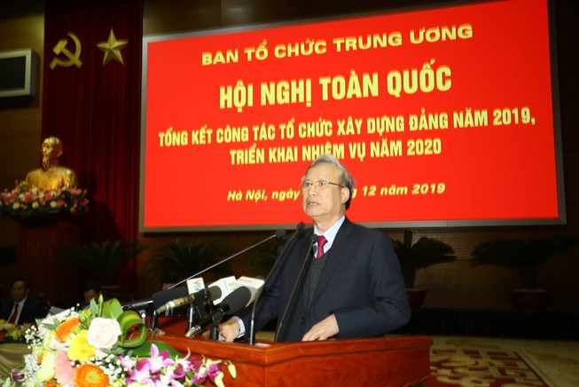 Cán bộ thấy không đủ chuẩn cấp ủy thì phải tự nguyện xin rút