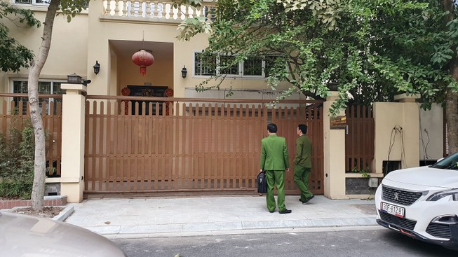 Công an khám nhà chánh Văn phòng Thành ủy Hà Nội