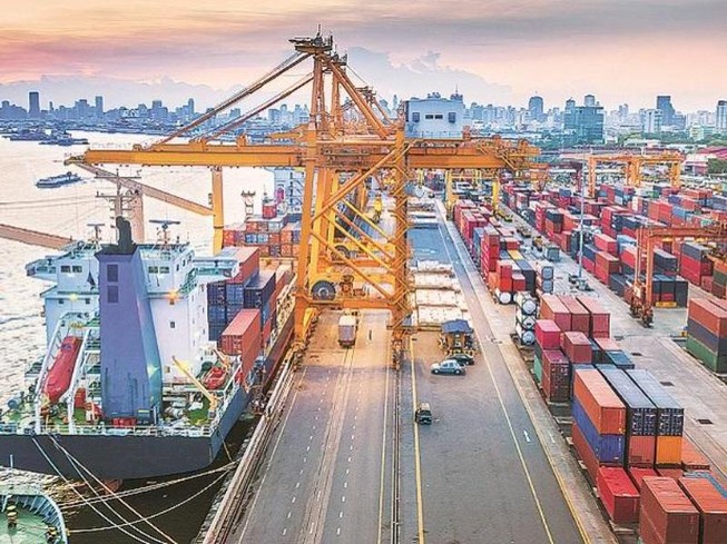 Bất chấp COVID-19, Việt Nam đang xuất siêu