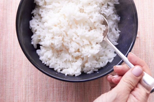 Vì sao chỉ ăn cơm trắng, không ăn rau lại gây mập?