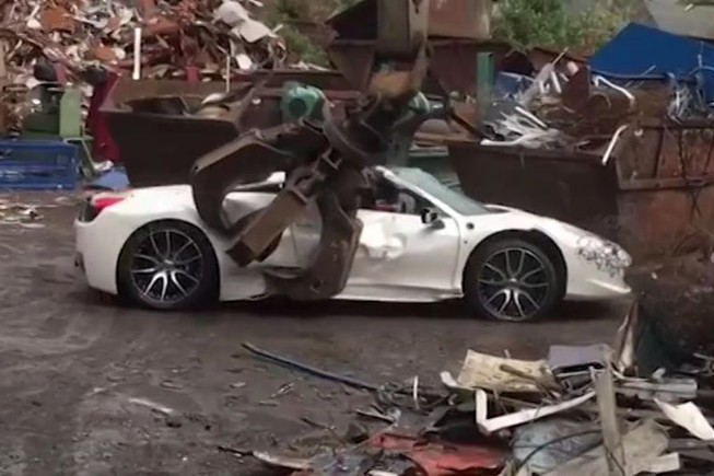 Cảnh sát bị kiện vì phá huỷ chiếc Ferrari