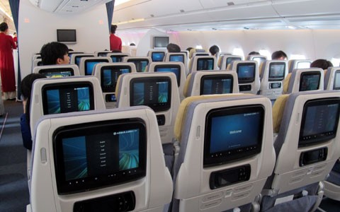 Trả tiền nhanh cho khách để quên trên máy bay