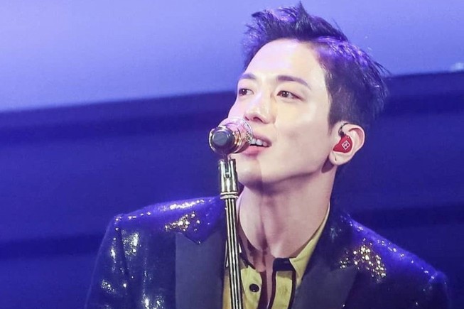 Jung Yonghwa (CNBLUE) tổ chức concert sau gần 2 năm vắng bóng