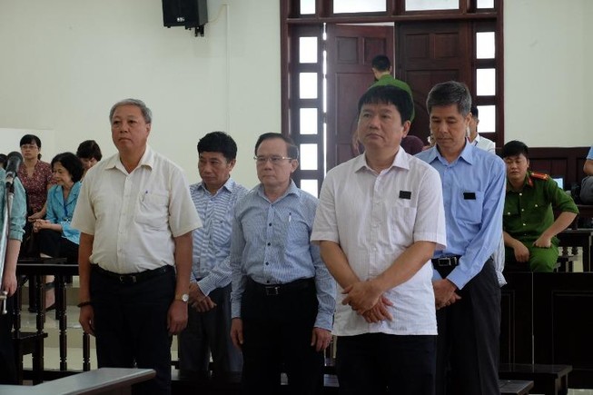 Ông Đinh La Thăng đề nghị HĐXX không hỏi kiểu có- không