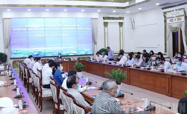 Phiên họp thứ nhất của Ủy ban bầu cử ĐBQH khóa XV và Đại biểu HĐND TP.HCM nhiệm kỳ 2021-2026. Ảnh: Web Thành ủy TP.HCM