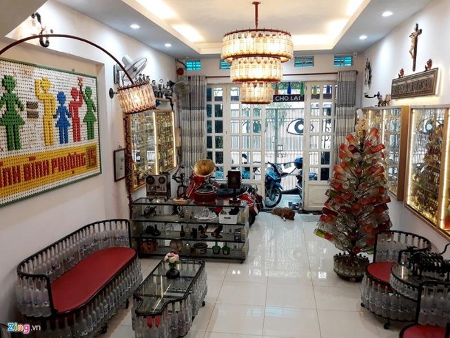 Ngôi nhà đặc biệt với nội thất làm từ 10.000 chai thủy tinh