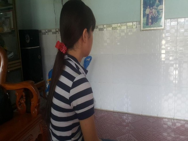 Dùng điện thoại cùi bắp dụ tình bé gái 15 tuổi